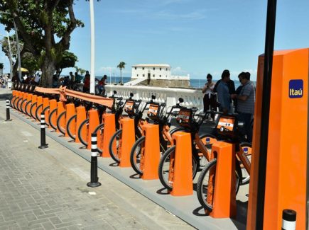 Sistema de compartilhamento de bicicletas mais moderno agrada usuários