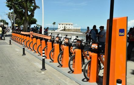 Sistema de compartilhamento de bicicletas mais moderno agrada usuários